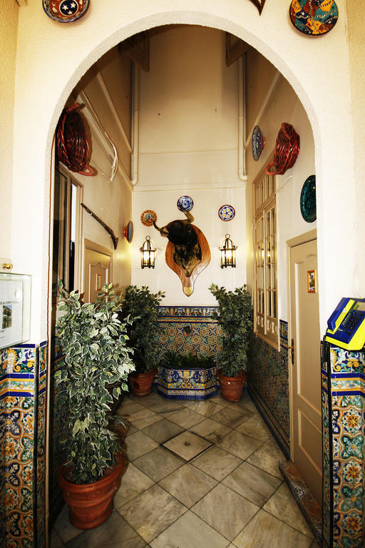 Hostal Van Gogh Seville Exterior photo