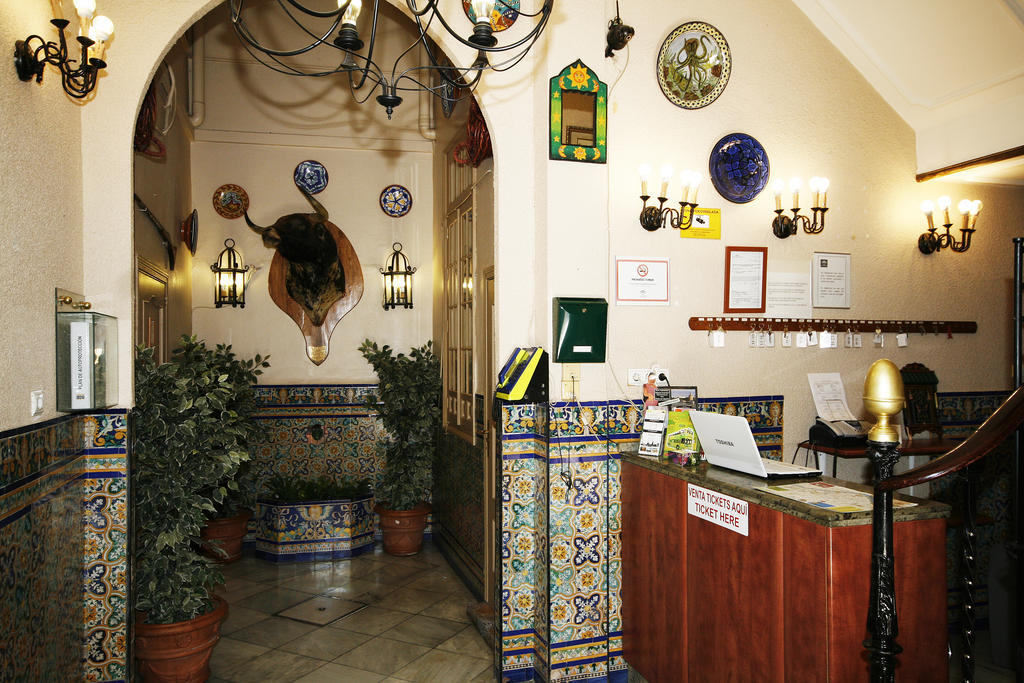 Hostal Van Gogh Seville Exterior photo
