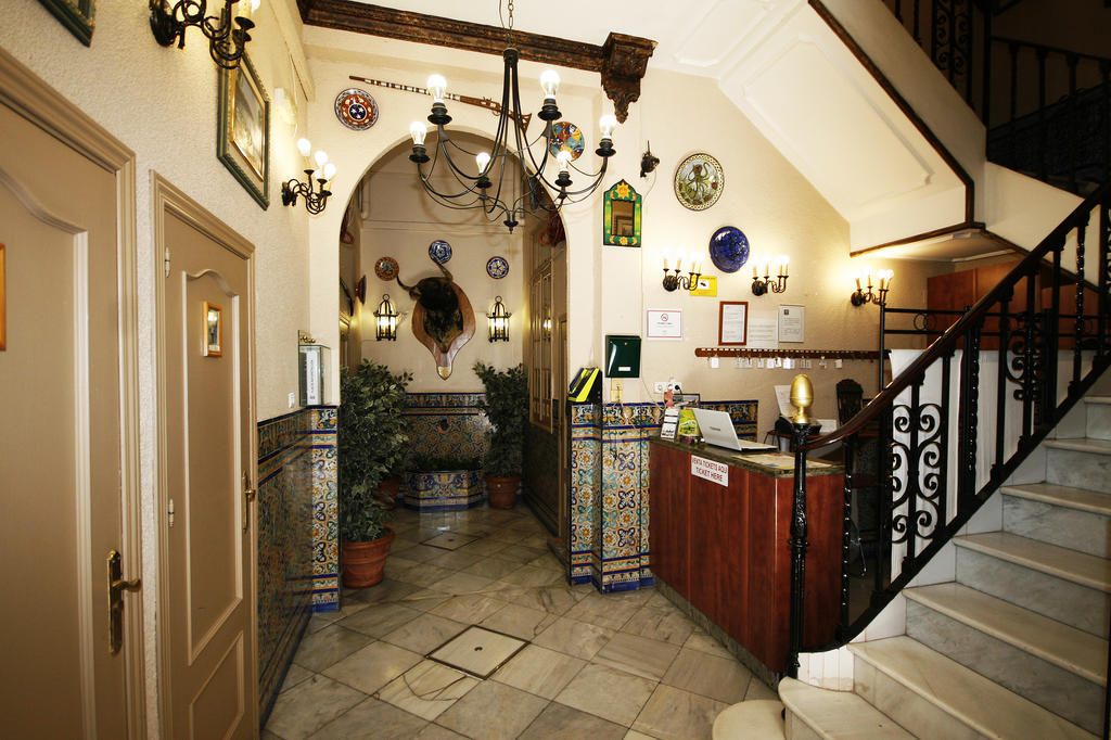 Hostal Van Gogh Seville Exterior photo