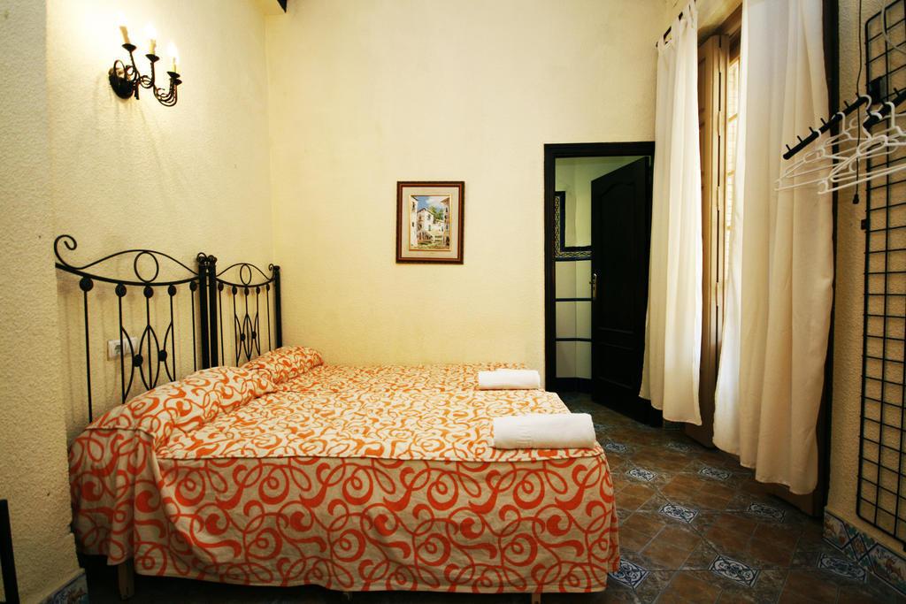Hostal Van Gogh Seville Exterior photo