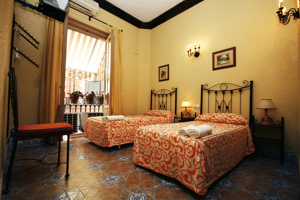 Hostal Van Gogh Seville Exterior photo