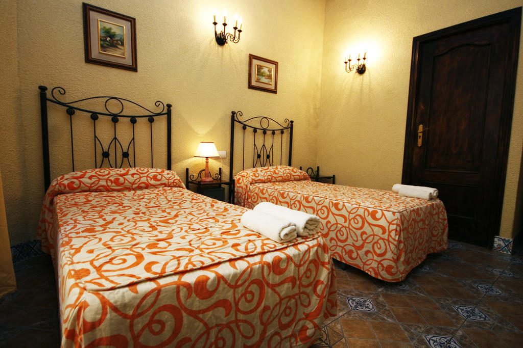 Hostal Van Gogh Seville Exterior photo